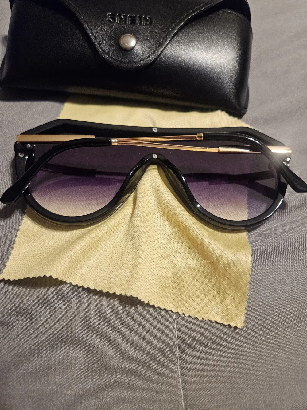 SHEIN Black Shield Sunglasses with Gradient Purple Lenses